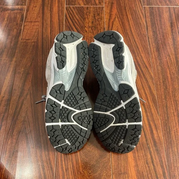 New Balance Gray 2002R Sneakers - Picture 5 of 7